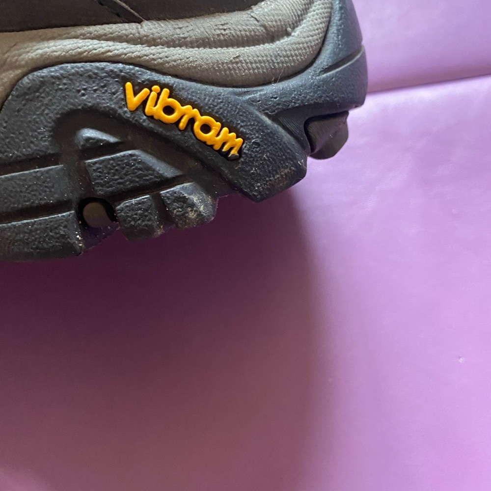 - Mens excellent condition size 10 Merrell shoes. - Picture 7 of 7